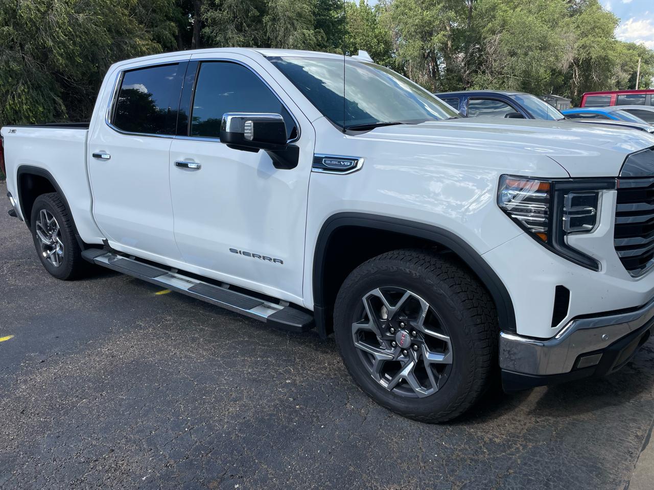2025 GMC Sierra 1500 SLT Crew Cab 4WD