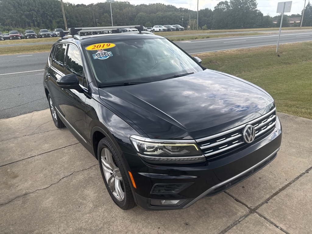 2019 Volkswagen Tiguan SEL Premium R-Line photo 2