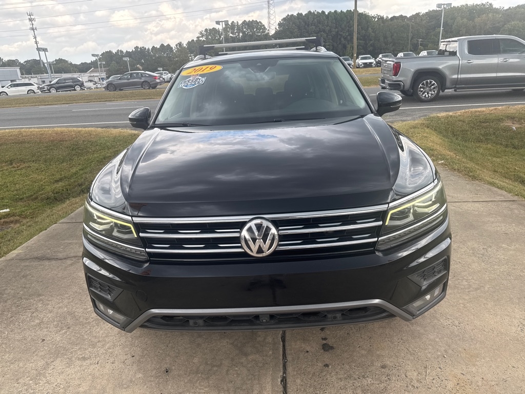 2019 Volkswagen Tiguan SEL Premium R-Line photo 3