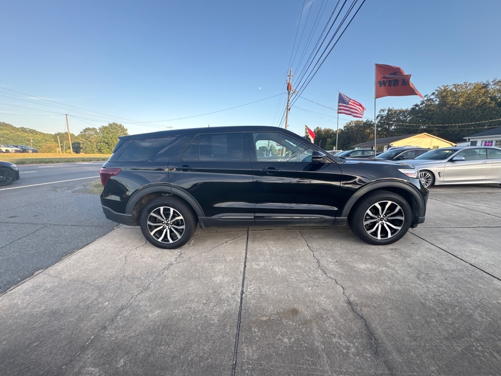 2021 Ford Explorer ST photo 13