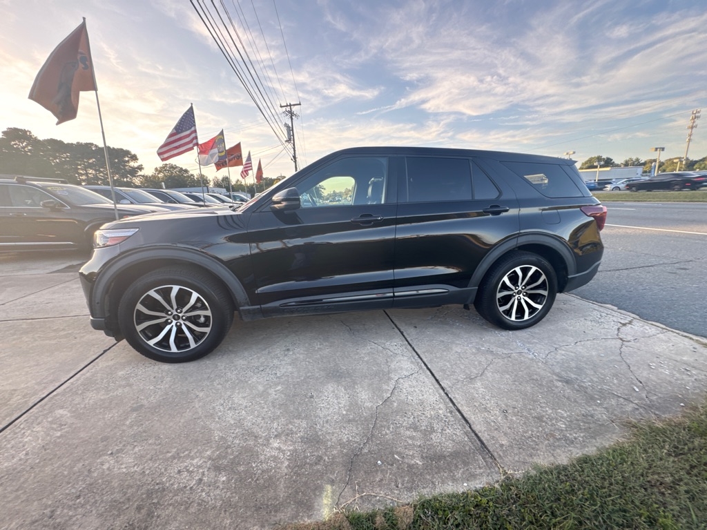 2021 Ford Explorer ST photo 14