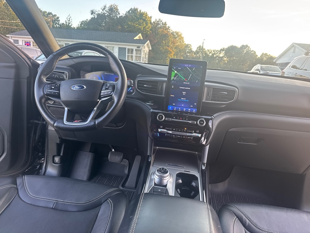 2021 Ford Explorer ST photo 17