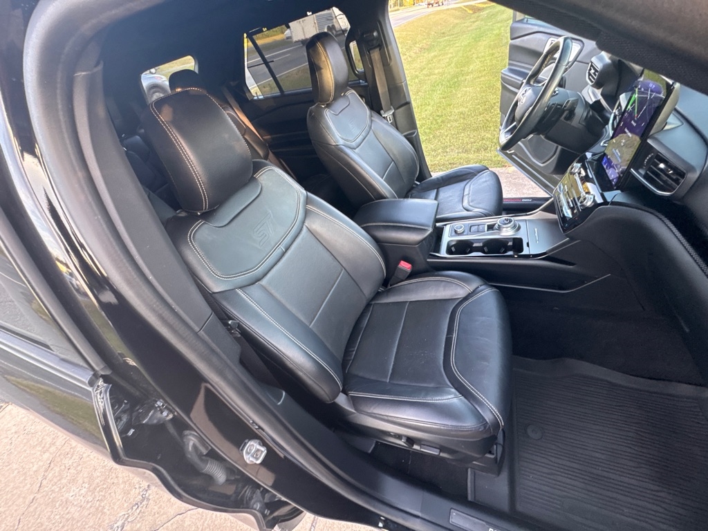 2021 Ford Explorer ST photo 28