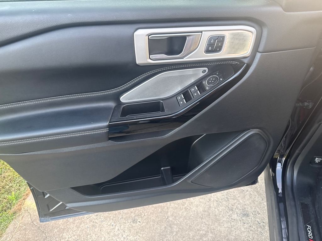 2021 Ford Explorer ST photo 37