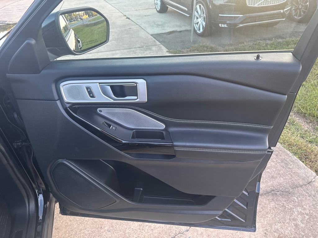 2021 Ford Explorer ST photo 39
