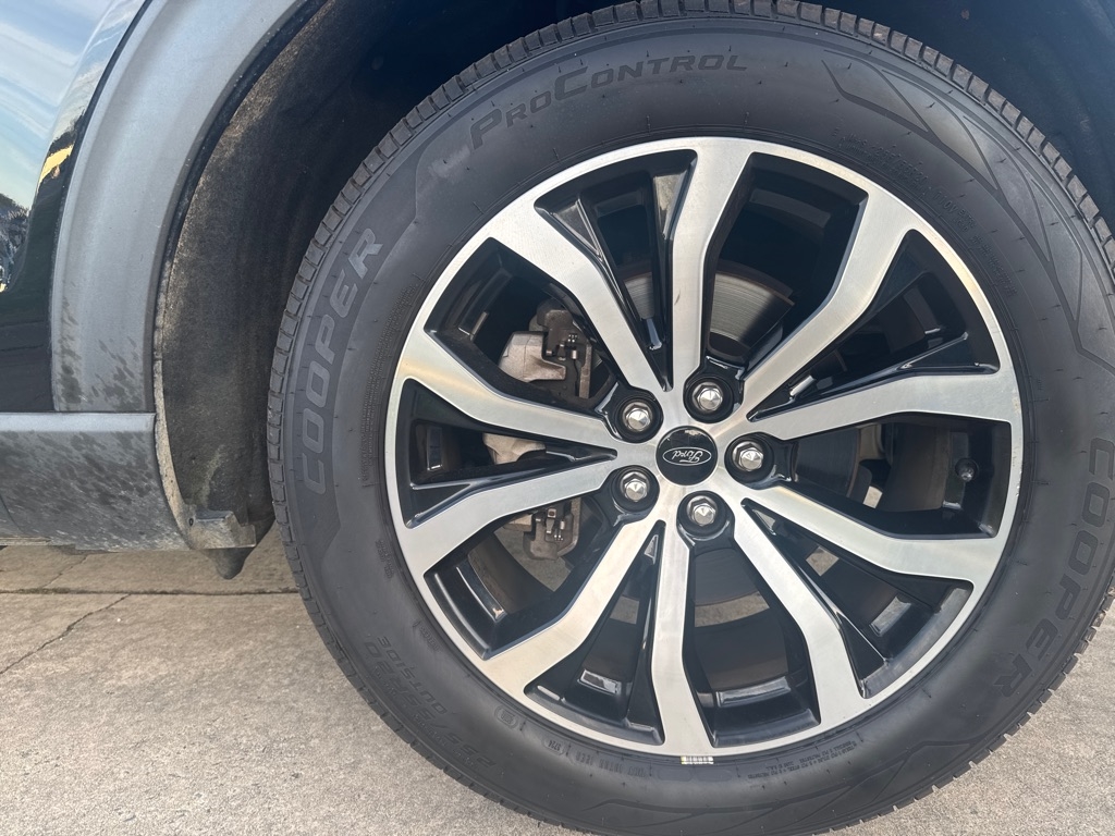 2021 Ford Explorer ST photo 40