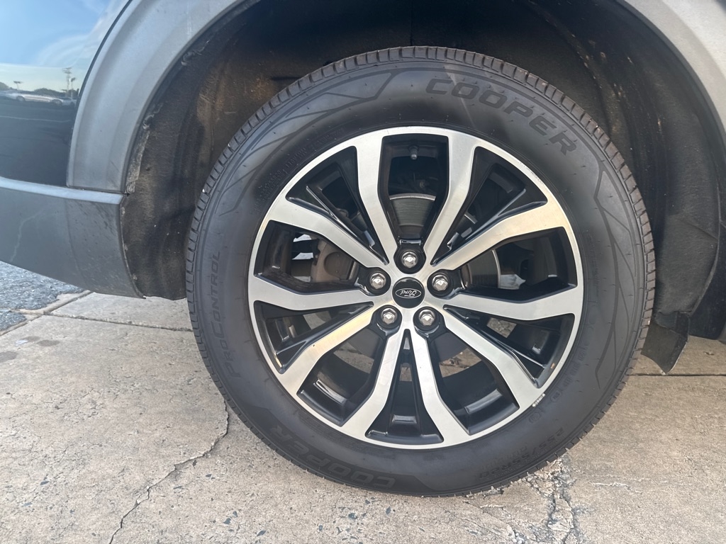 2021 Ford Explorer ST photo 41