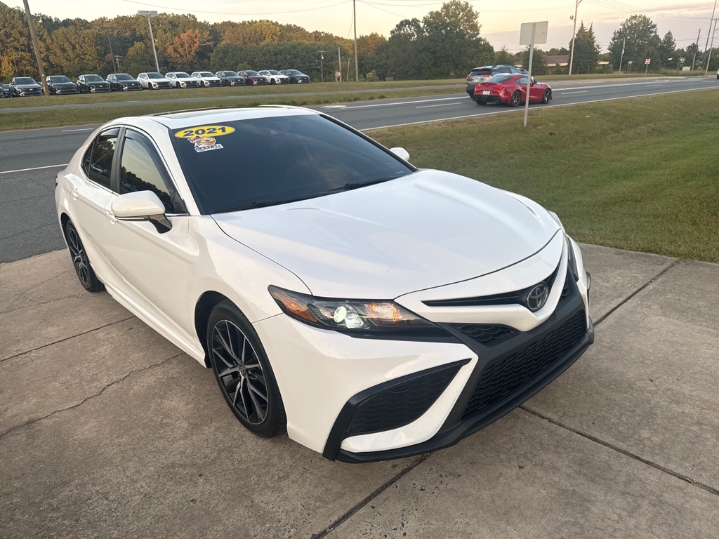 2021 Toyota Camry SE photo 2
