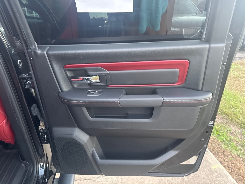 RAM 1500 Rebel 4x2 Crew Cab 5'7" Box 2017 RAM 1500 Rebel 4x2 Crew Cab 5'7" Box 2017