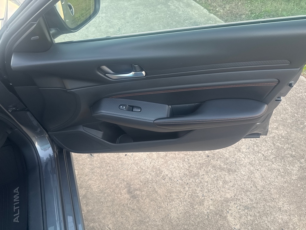 Nissan Altima 2.5 SR Sedan 2021 Nissan Altima 2.5 SR Sedan 2021