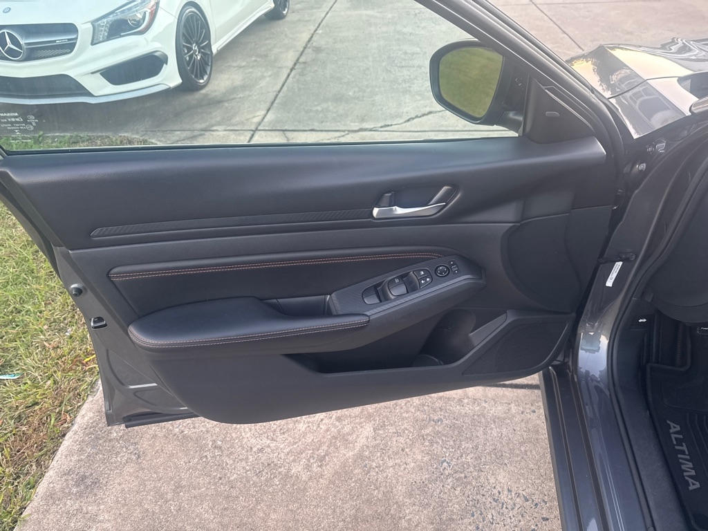 Nissan Altima 2.5 SR Sedan 2021 Nissan Altima 2.5 SR Sedan 2021