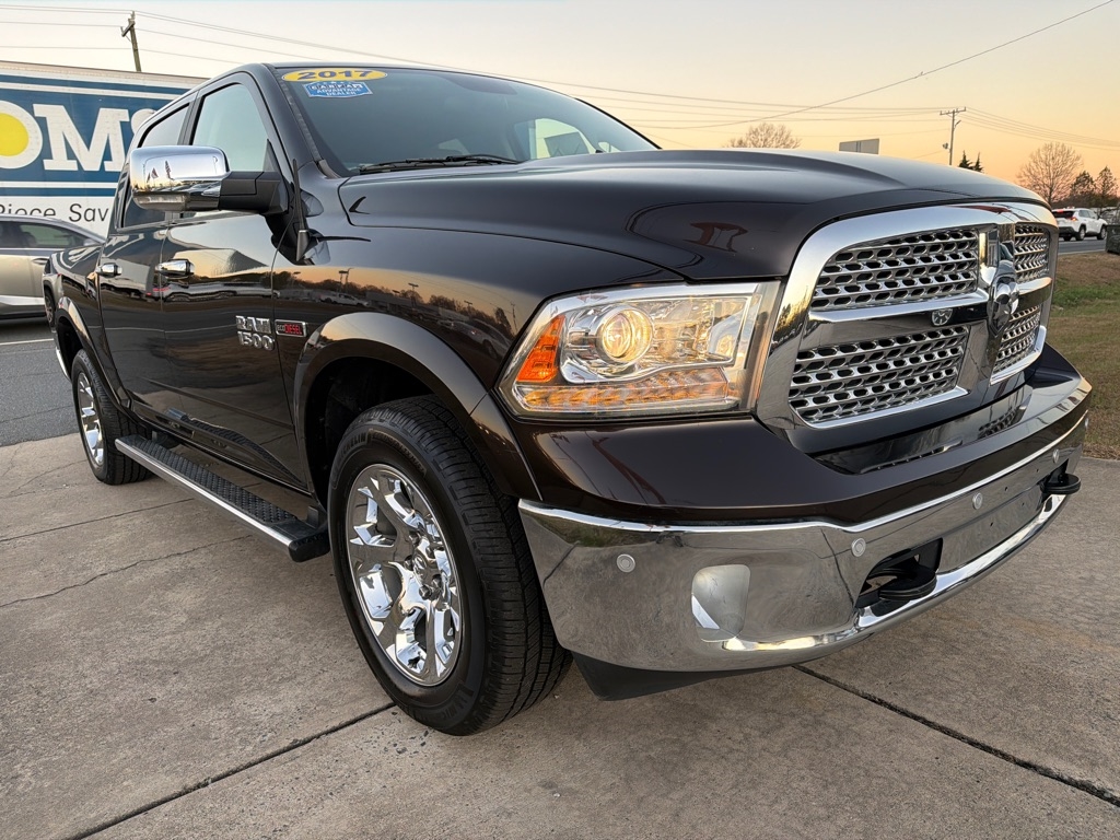 RAM 1500 Laramie 4x4 Crew Cab 5'7" Box 2017