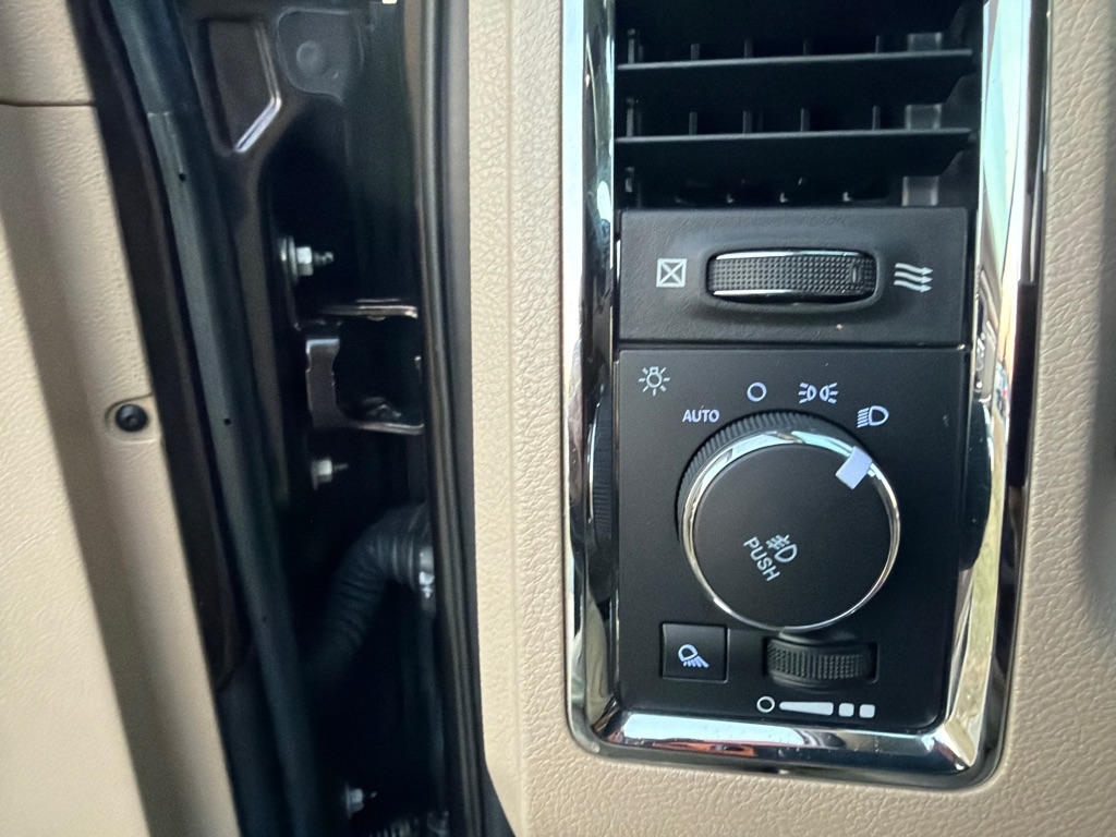 RAM 1500 Laramie 4x4 Crew Cab 5'7" Box 2017