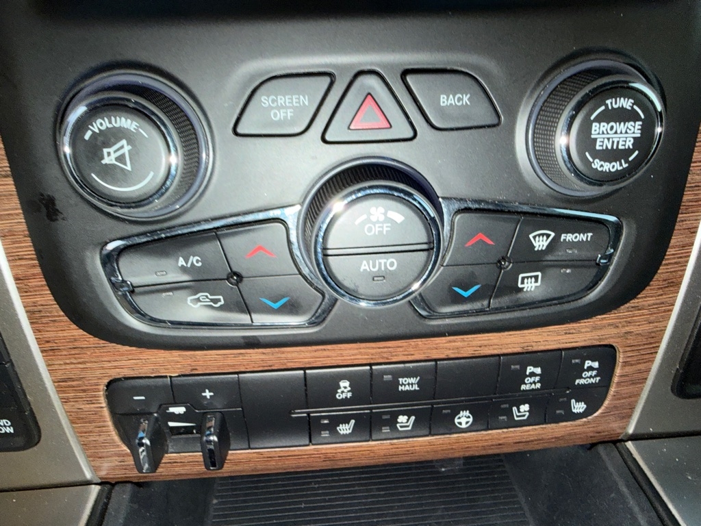 RAM 1500 Laramie 4x4 Crew Cab 5'7" Box 2017