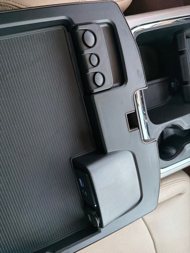 RAM 1500 Laramie 4x4 Crew Cab 5'7" Box 2017