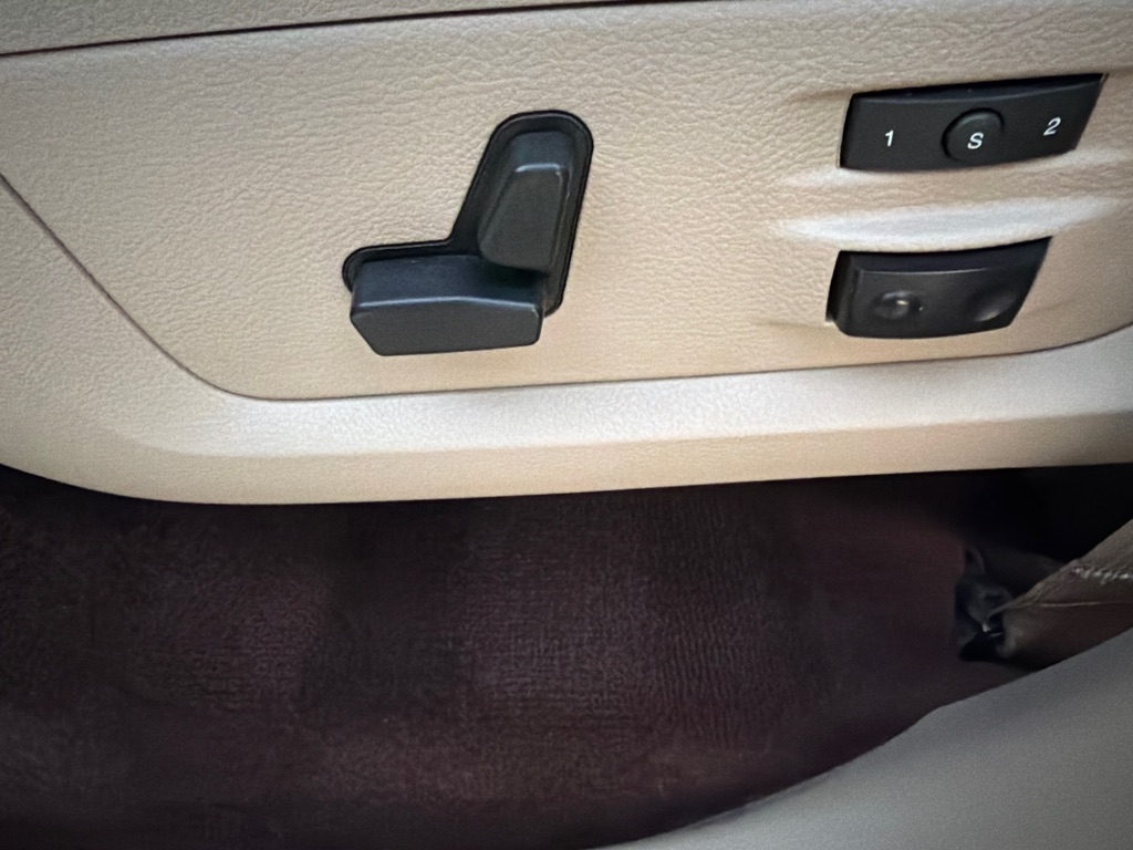 RAM 1500 Laramie 4x4 Crew Cab 5'7" Box 2017