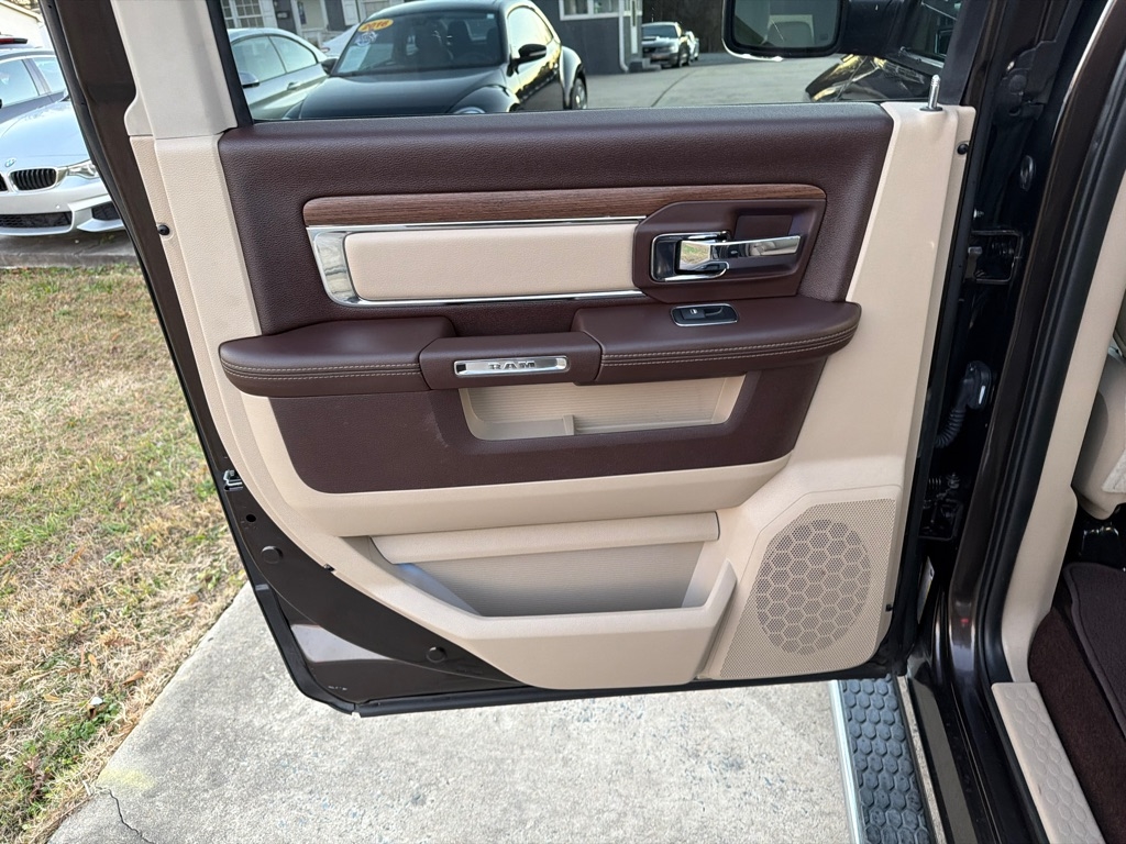 RAM 1500 Laramie 4x4 Crew Cab 5'7" Box 2017