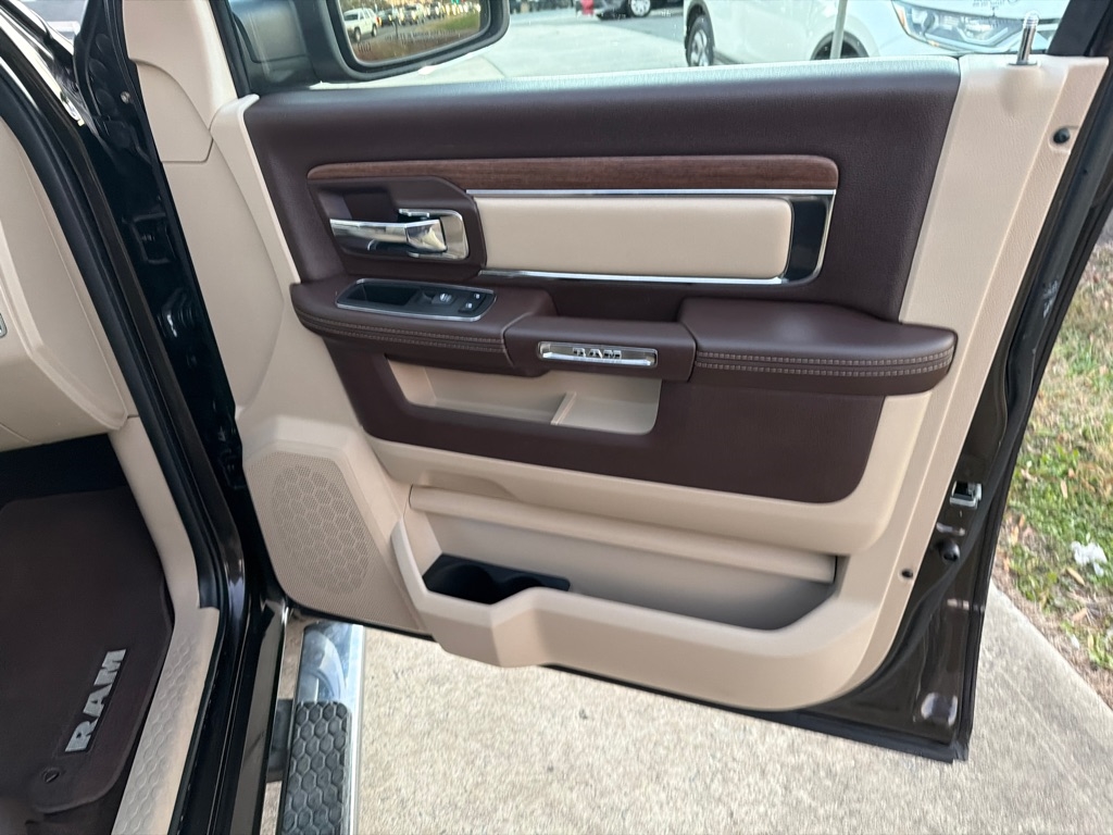 RAM 1500 Laramie 4x4 Crew Cab 5'7" Box 2017