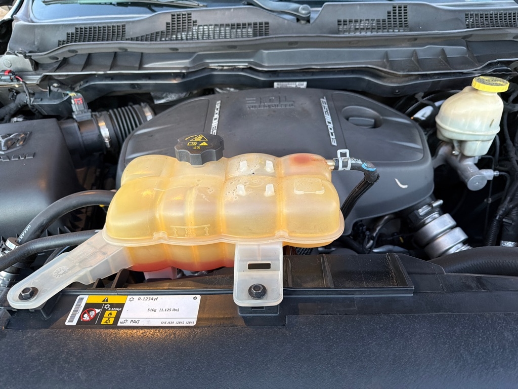 RAM 1500 Laramie 4x4 Crew Cab 5'7" Box 2017