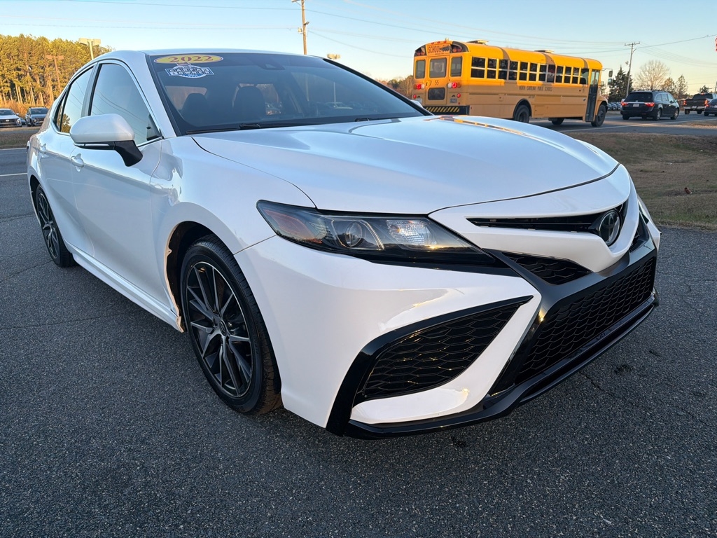 Toyota Camry SE Auto (Natl) 2022