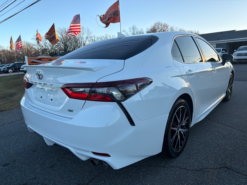 Toyota Camry SE Auto (Natl) 2022