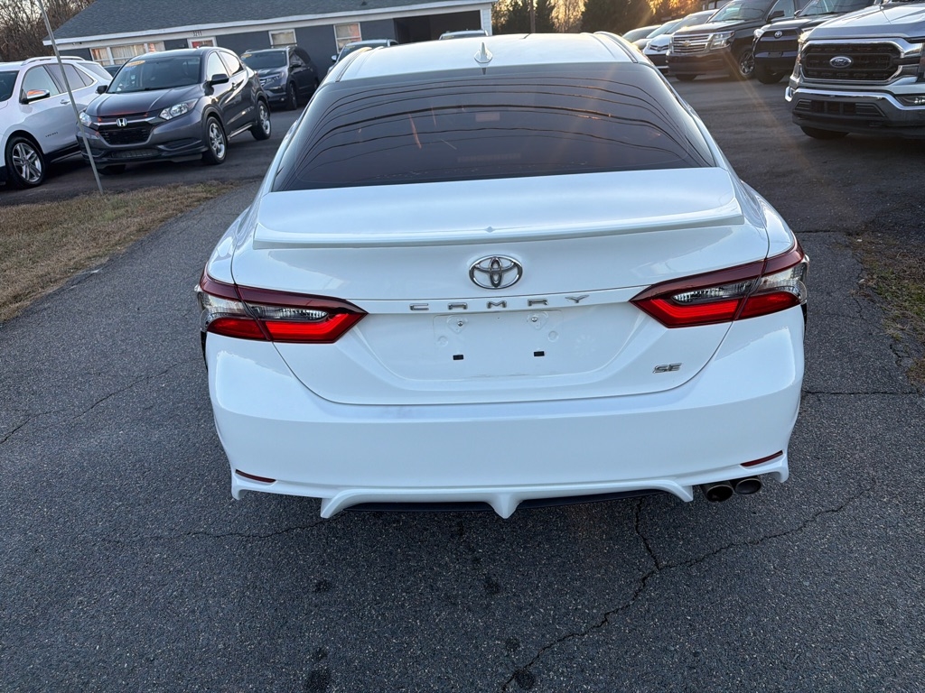 Toyota Camry SE Auto (Natl) 2022