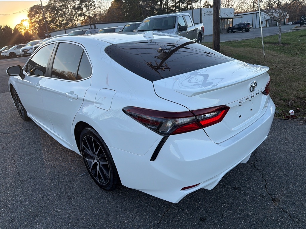 Toyota Camry SE Auto (Natl) 2022