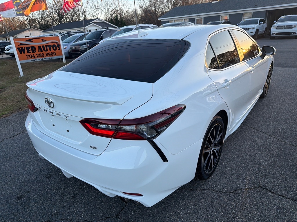 Toyota Camry SE Auto (Natl) 2022