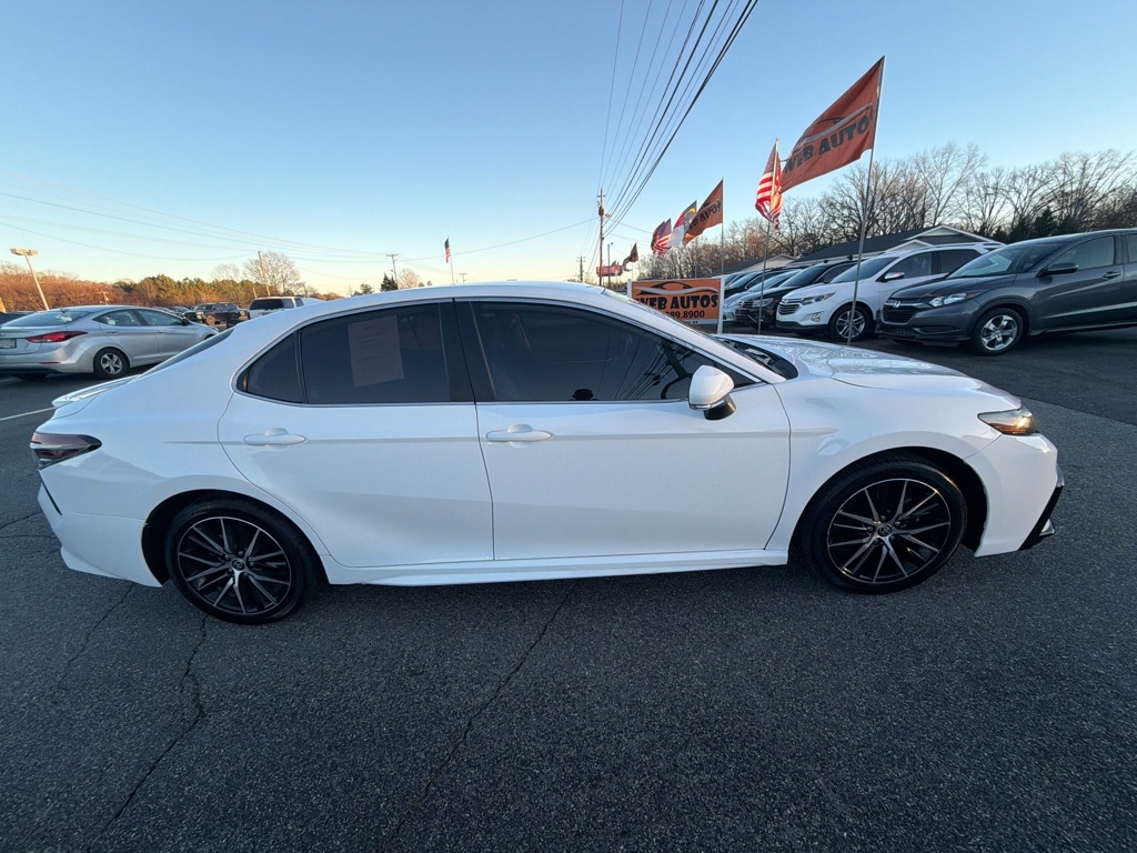 Toyota Camry SE Auto (Natl) 2022