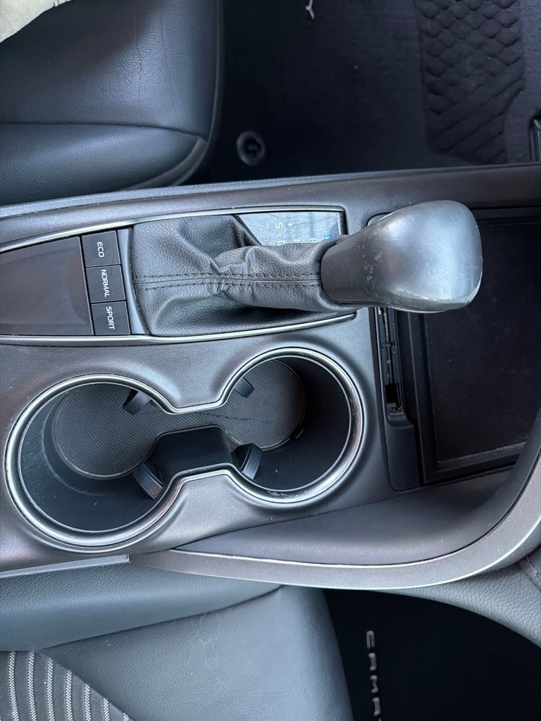 Toyota Camry SE Auto (Natl) 2022