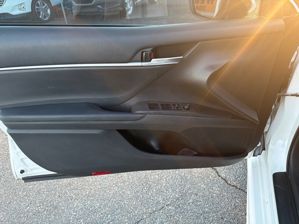 Toyota Camry SE Auto (Natl) 2022