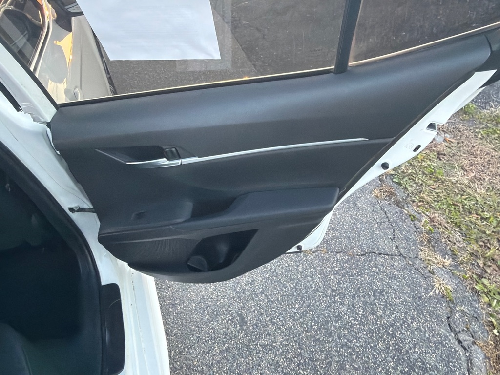 Toyota Camry SE Auto (Natl) 2022