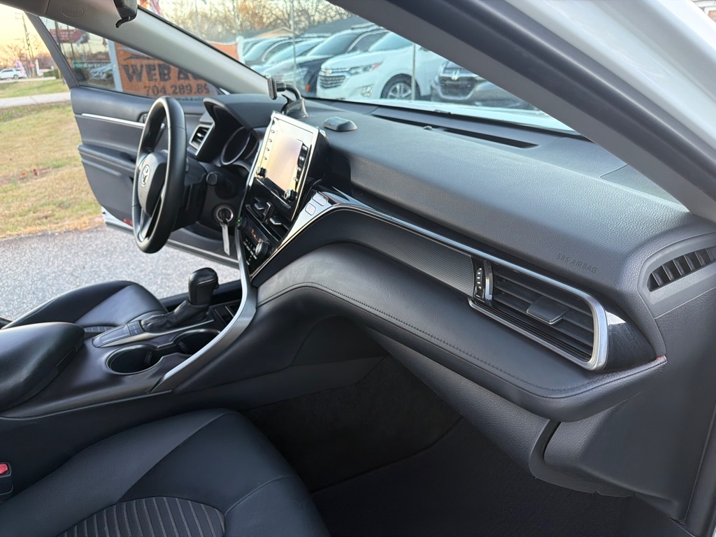 Toyota Camry SE Auto (Natl) 2022