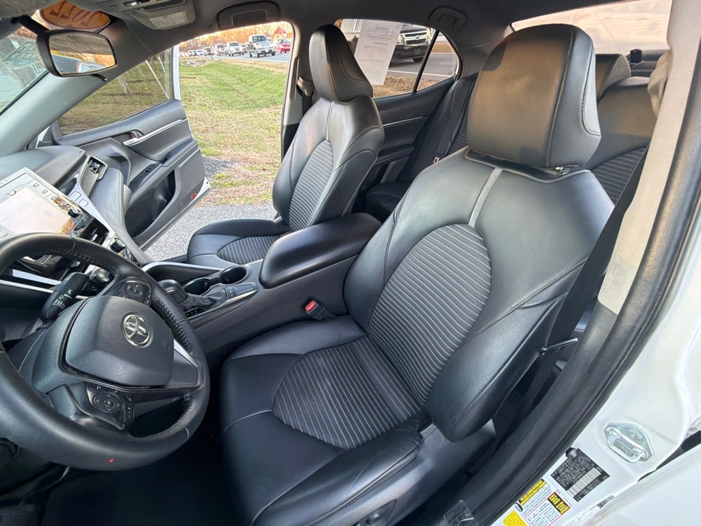 Toyota Camry SE Auto (Natl) 2022