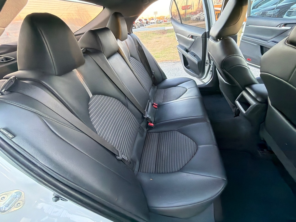 Toyota Camry SE Auto (Natl) 2022