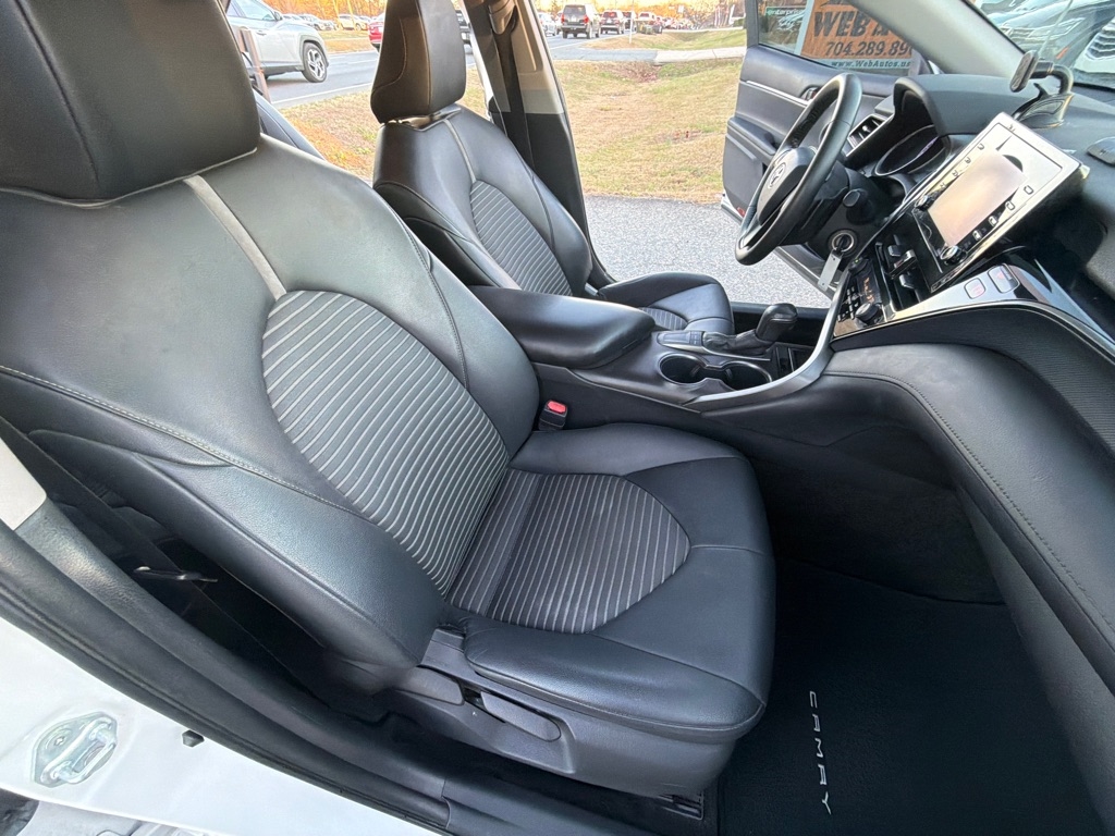 Toyota Camry SE Auto (Natl) 2022