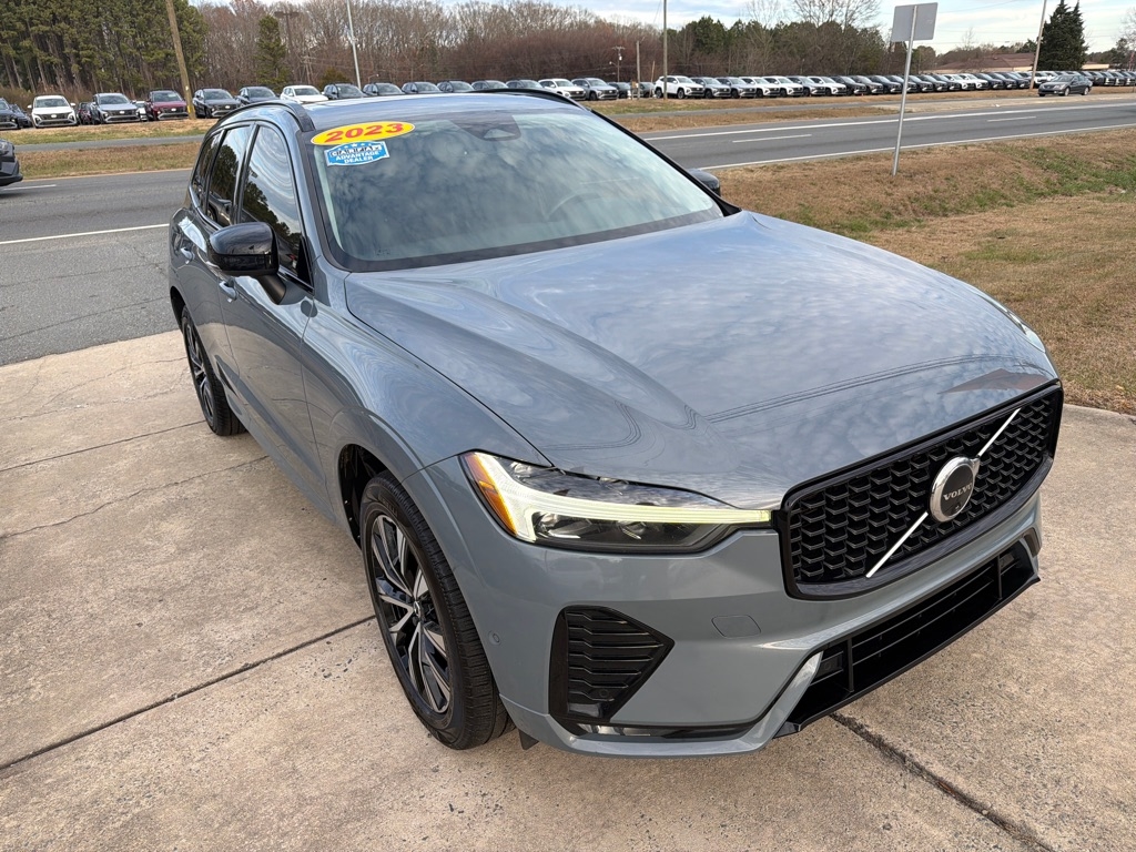 Volvo XC60 B5 AWD Plus Dark Theme 2023