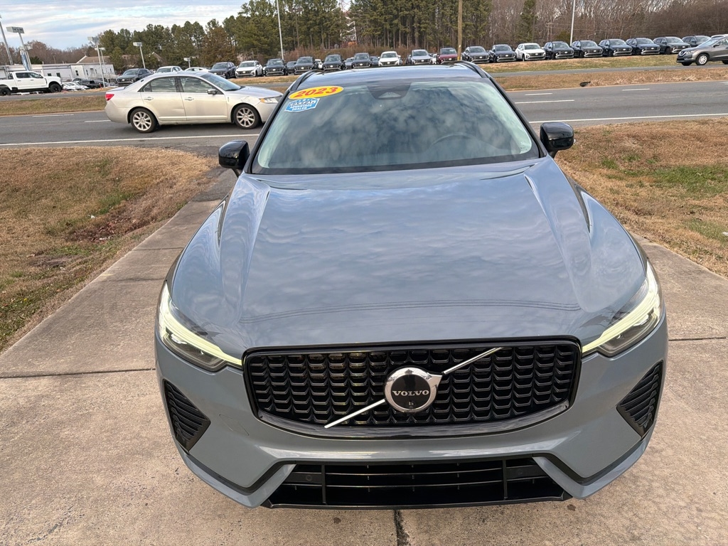 Volvo XC60 B5 AWD Plus Dark Theme 2023