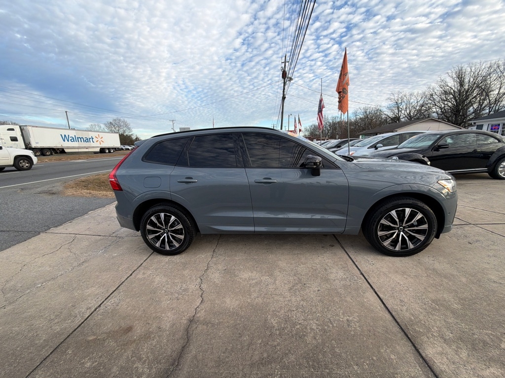 Volvo XC60 B5 AWD Plus Dark Theme 2023