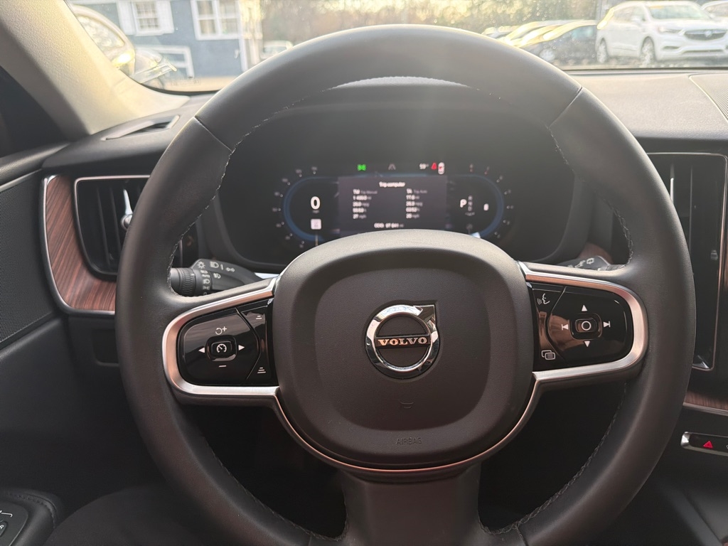 Volvo XC60 B5 AWD Plus Dark Theme 2023