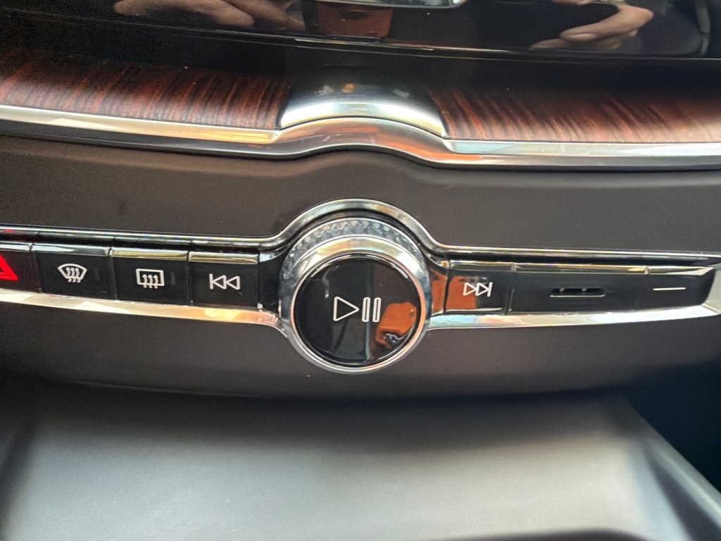 Volvo XC60 B5 AWD Plus Dark Theme 2023