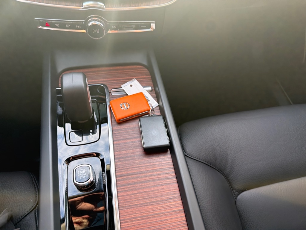 Volvo XC60 B5 AWD Plus Dark Theme 2023