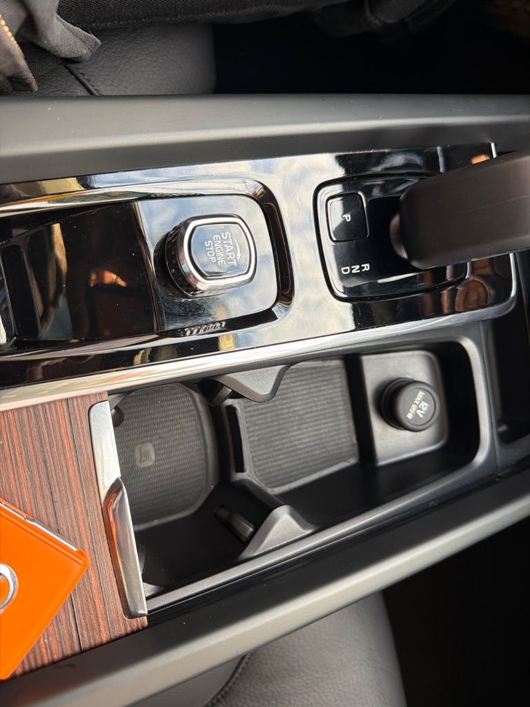 Volvo XC60 B5 AWD Plus Dark Theme 2023