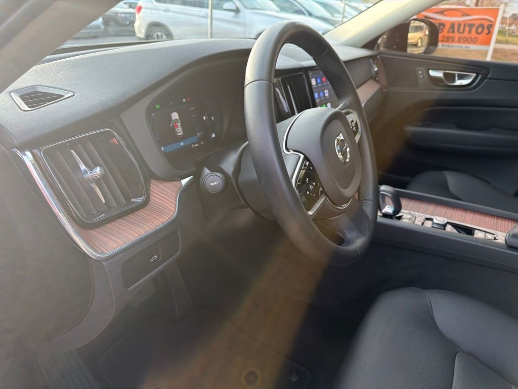 Volvo XC60 B5 AWD Plus Dark Theme 2023