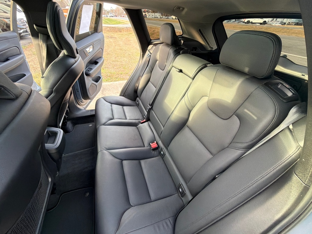 Volvo XC60 B5 AWD Plus Dark Theme 2023