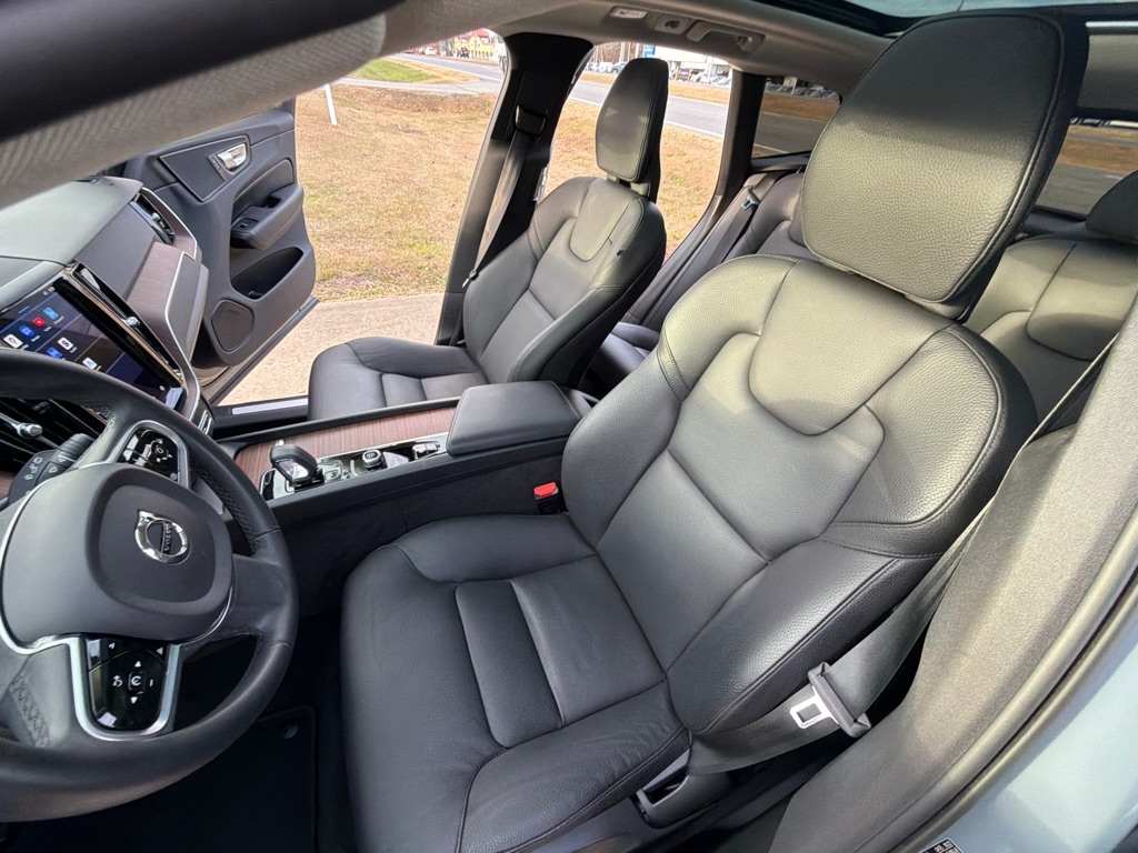 Volvo XC60 B5 AWD Plus Dark Theme 2023