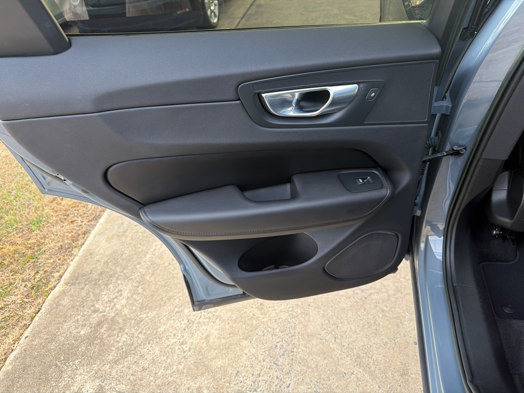 Volvo XC60 B5 AWD Plus Dark Theme 2023