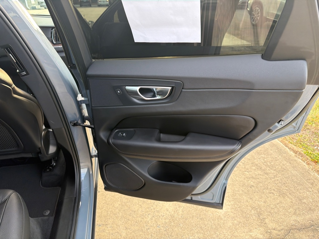 Volvo XC60 B5 AWD Plus Dark Theme 2023