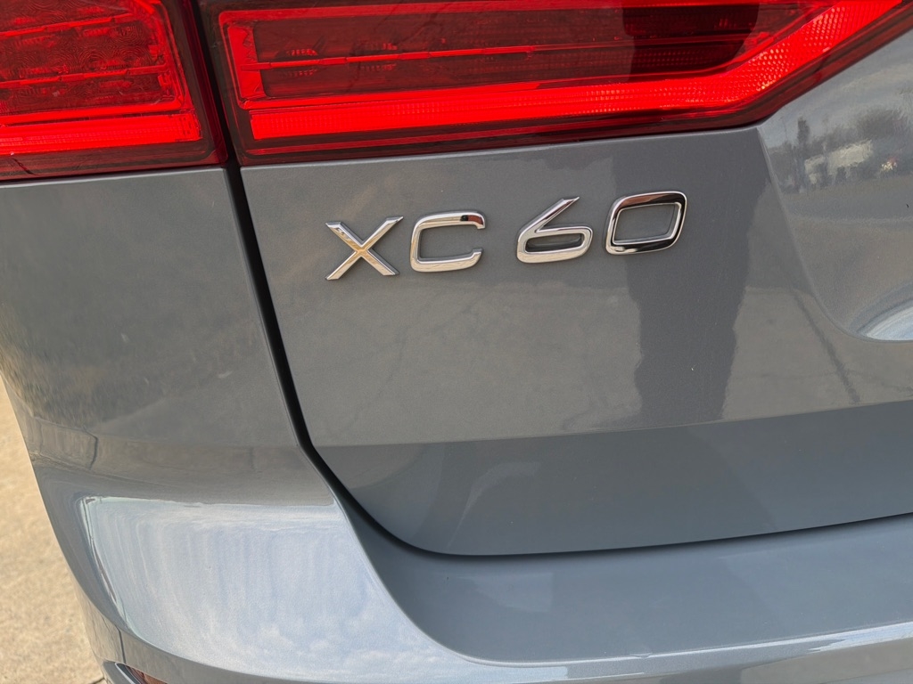 Volvo XC60 B5 AWD Plus Dark Theme 2023