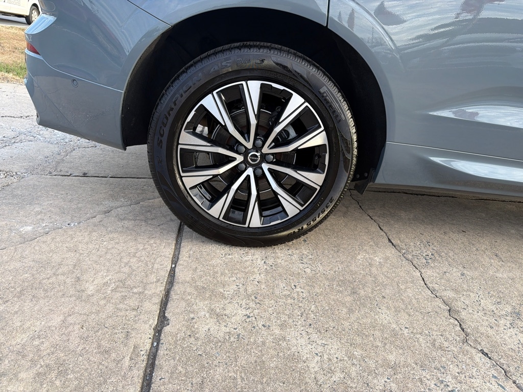 Volvo XC60 B5 AWD Plus Dark Theme 2023